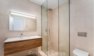 Villa moderna de diseño de lujo con piscina privada en venta junto a la Nueva Milla de Oro, cerca de San Pedro - Marbella 802825 