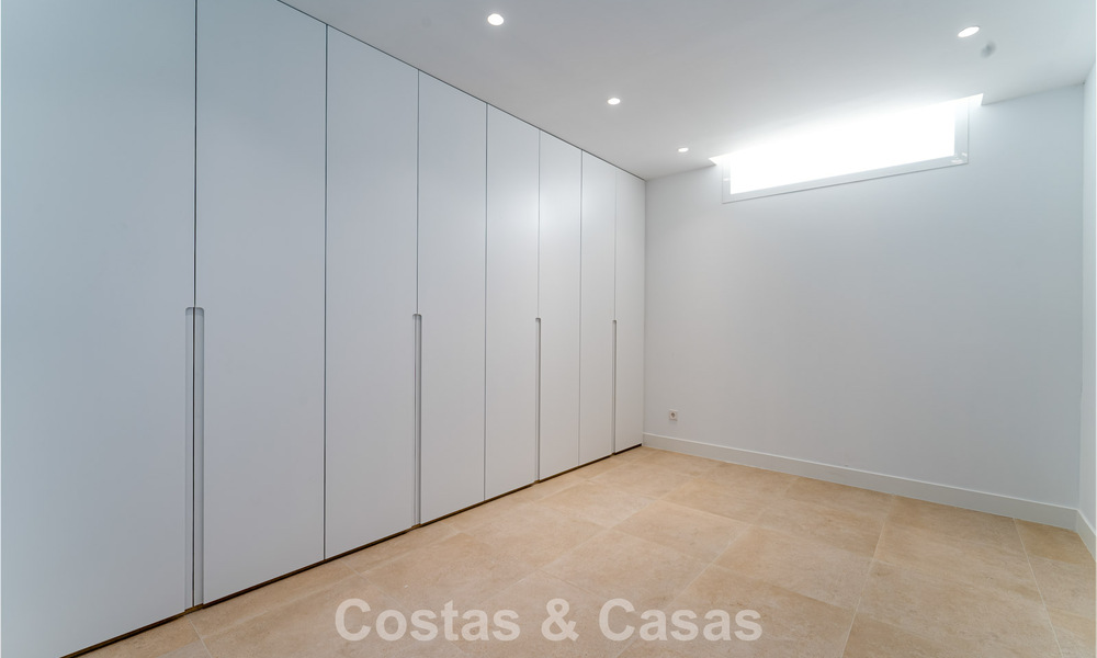 Villa moderna de diseño de lujo con piscina privada en venta junto a la Nueva Milla de Oro, cerca de San Pedro - Marbella 802828
