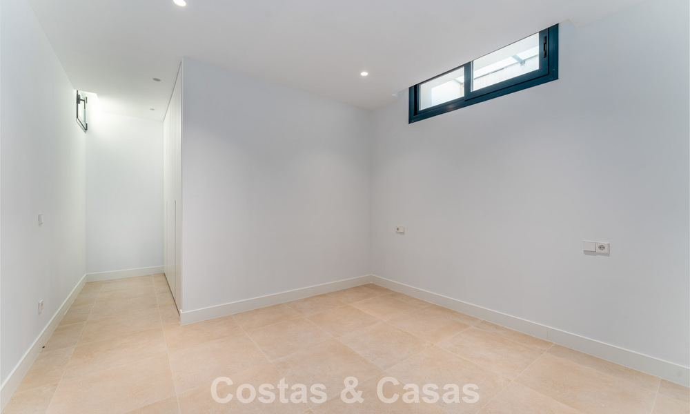 Villa moderna de diseño de lujo con piscina privada en venta junto a la Nueva Milla de Oro, cerca de San Pedro - Marbella 802829