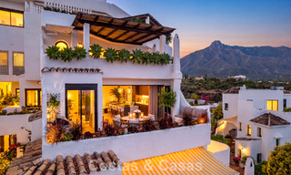 Lujoso apartamento reformado con vistas al mar en venta en una urbanización cerrada en la Milla de Oro de Marbella 802834 
