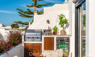 Lujoso apartamento reformado con vistas al mar en venta en una urbanización cerrada en la Milla de Oro de Marbella 802854 