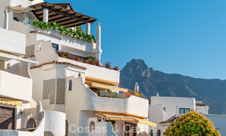 Lujoso apartamento reformado con vistas al mar en venta en una urbanización cerrada en la Milla de Oro de Marbella 802855 