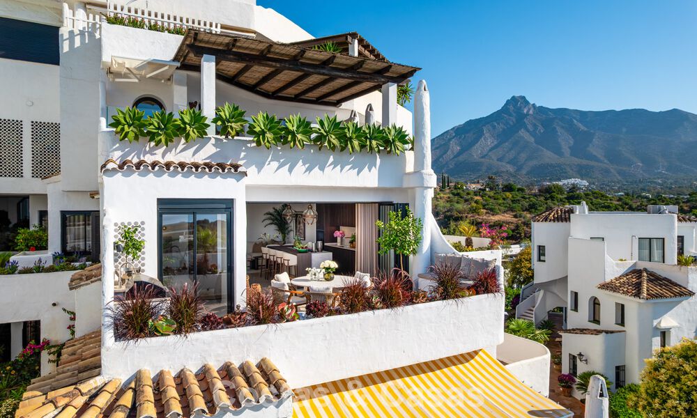 Lujoso apartamento reformado con vistas al mar en venta en una urbanización cerrada en la Milla de Oro de Marbella 802858