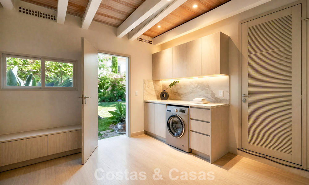 Villa pareada con gran potencial en venta, primera línea de golf en Nueva Andalucía, Marbella 802863