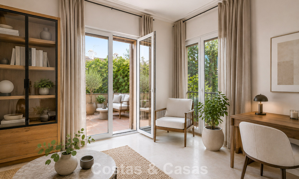 Villa pareada con gran potencial en venta, primera línea de golf en Nueva Andalucía, Marbella 802867