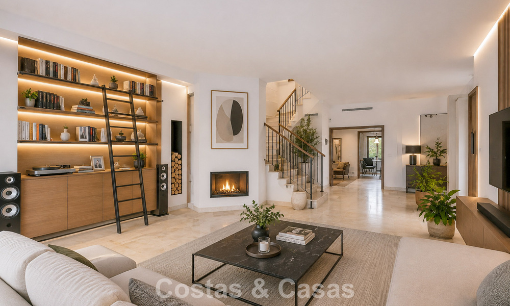 Villa pareada con gran potencial en venta, primera línea de golf en Nueva Andalucía, Marbella 802869