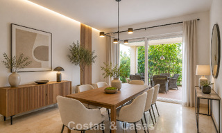 Villa pareada con gran potencial en venta, primera línea de golf en Nueva Andalucía, Marbella 802870 