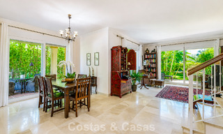 Villa pareada con gran potencial en venta, primera línea de golf en Nueva Andalucía, Marbella 802879 
