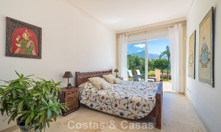 Villa pareada con gran potencial en venta, primera línea de golf en Nueva Andalucía, Marbella 802882 