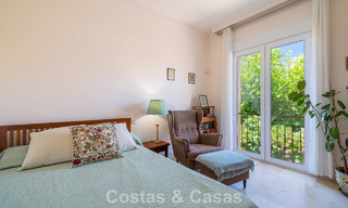 Villa pareada con gran potencial en venta, primera línea de golf en Nueva Andalucía, Marbella 802921 