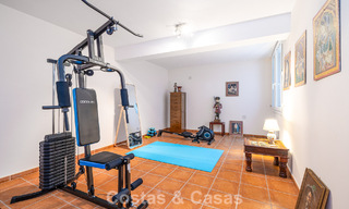 Villa pareada con gran potencial en venta, primera línea de golf en Nueva Andalucía, Marbella 802930 