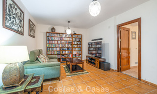 Villa pareada con gran potencial en venta, primera línea de golf en Nueva Andalucía, Marbella 802932 
