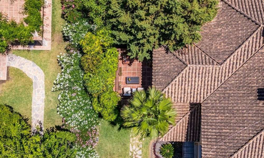 Villa pareada con gran potencial en venta, primera línea de golf en Nueva Andalucía, Marbella 802938