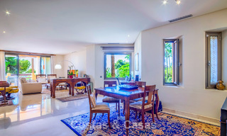 Amplio y lujoso apartamento con vista al mar en venta en un exclusivo complejo en la Milla de Oro de Marbella 802958 