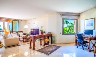 Amplio y lujoso apartamento con vista al mar en venta en un exclusivo complejo en la Milla de Oro de Marbella 802959 