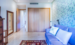 Amplio y lujoso apartamento con vista al mar en venta en un exclusivo complejo en la Milla de Oro de Marbella 802965 