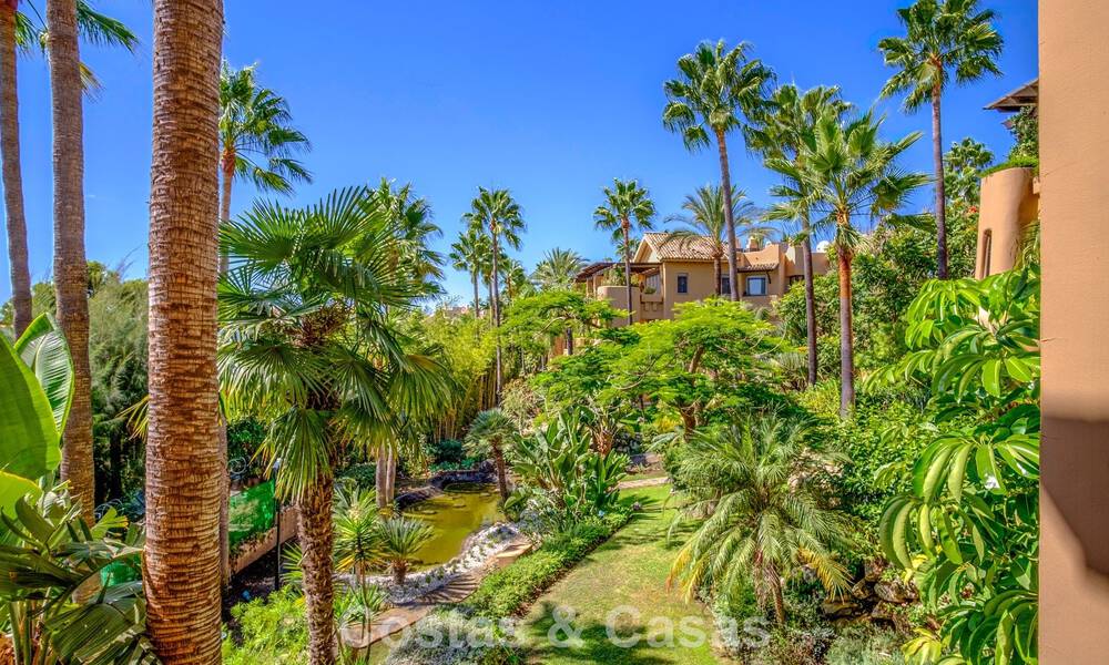 Amplio y lujoso apartamento con vista al mar en venta en un exclusivo complejo en la Milla de Oro de Marbella 802967