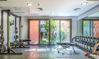 Amplio y lujoso apartamento con vista al mar en venta en un exclusivo complejo en la Milla de Oro de Marbella 802970 