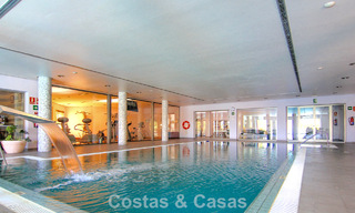 Amplio y lujoso apartamento con vista al mar en venta en un exclusivo complejo en la Milla de Oro de Marbella 802974 