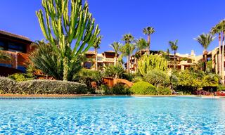 Amplio y lujoso apartamento con vista al mar en venta en un exclusivo complejo en la Milla de Oro de Marbella 802977 