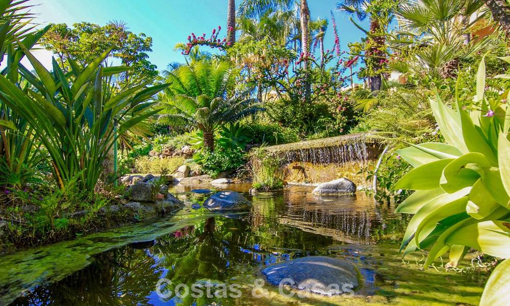 Amplio y lujoso apartamento con vista al mar en venta en un exclusivo complejo en la Milla de Oro de Marbella 802978