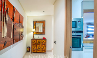 Amplio y lujoso apartamento con vista al mar en venta en un exclusivo complejo en la Milla de Oro de Marbella 802980 