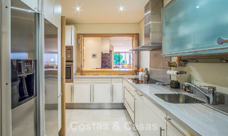 Amplio y lujoso apartamento con vista al mar en venta en un exclusivo complejo en la Milla de Oro de Marbella 802981 