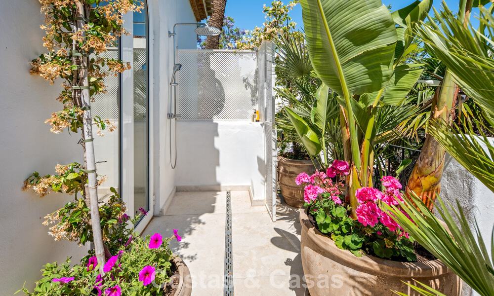Exclusivo apartamento de lujo reformado en venta en Puente Romano, Marbella 802993