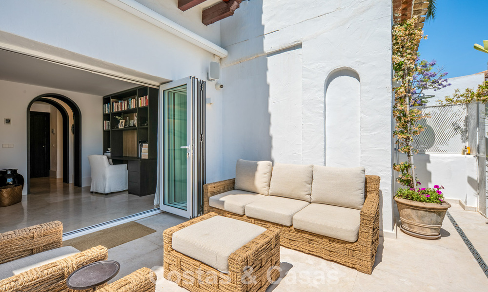 Exclusivo apartamento de lujo reformado en venta en Puente Romano, Marbella 802995