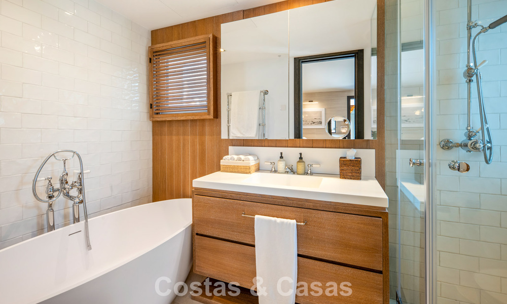 Exclusivo apartamento de lujo reformado en venta en Puente Romano, Marbella 802998