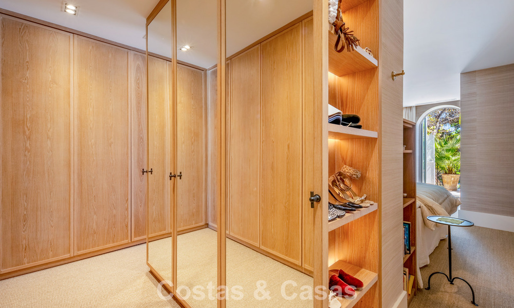 Exclusivo apartamento de lujo reformado en venta en Puente Romano, Marbella 803003