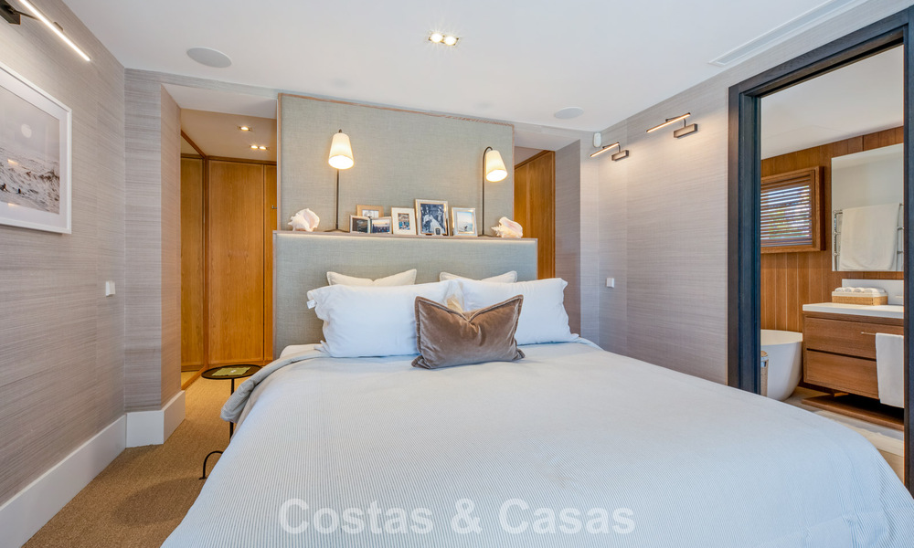 Exclusivo apartamento de lujo reformado en venta en Puente Romano, Marbella 803007