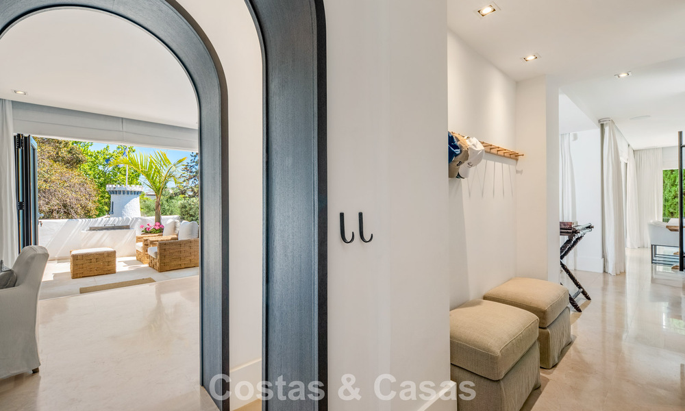 Exclusivo apartamento de lujo reformado en venta en Puente Romano, Marbella 803008