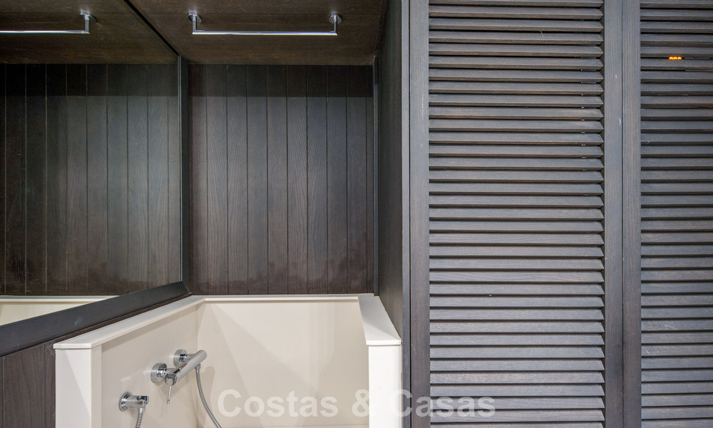 Exclusivo apartamento de lujo reformado en venta en Puente Romano, Marbella 803012