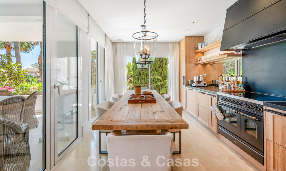 Exclusivo apartamento de lujo reformado en venta en Puente Romano, Marbella 803015