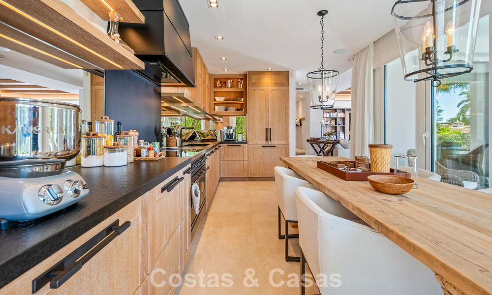 Exclusivo apartamento de lujo reformado en venta en Puente Romano, Marbella 803017