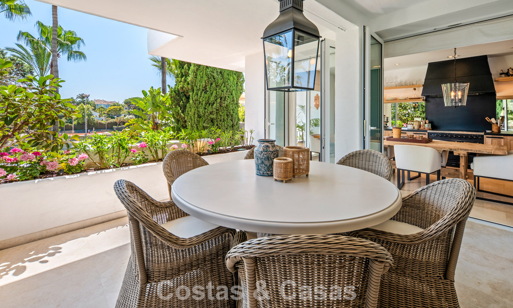 Exclusivo apartamento de lujo reformado en venta en Puente Romano, Marbella 803019