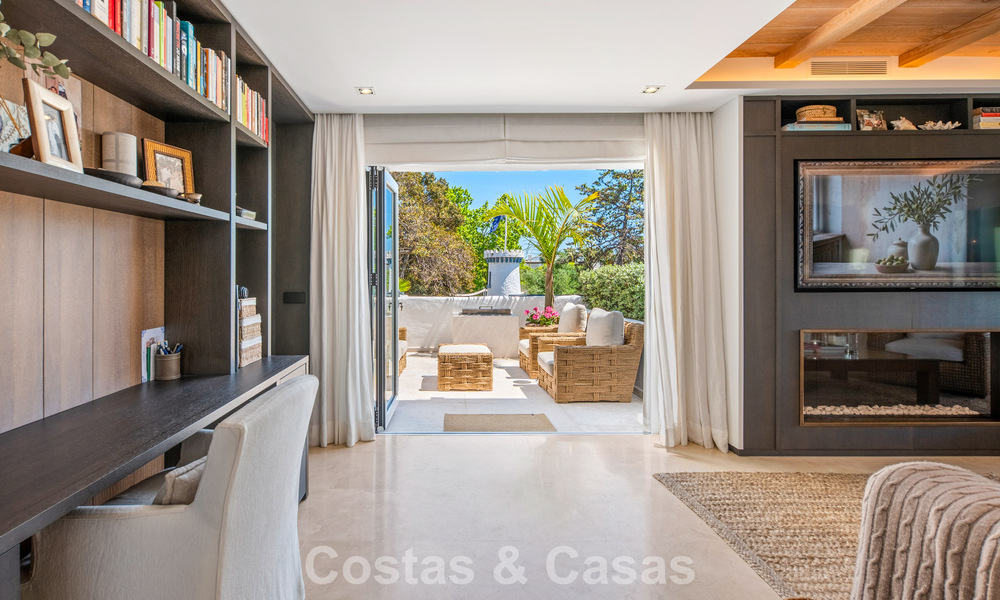 Exclusivo apartamento de lujo reformado en venta en Puente Romano, Marbella 803028