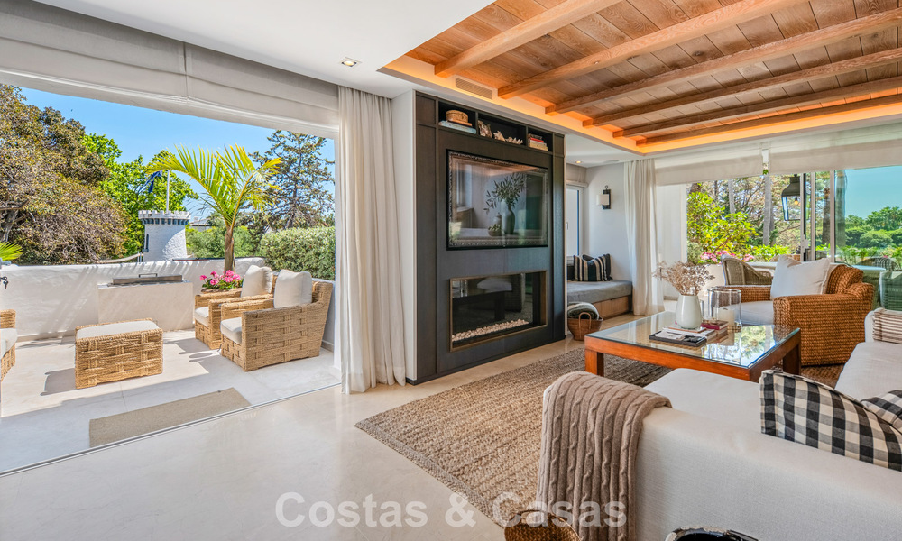 Exclusivo apartamento de lujo reformado en venta en Puente Romano, Marbella 803029