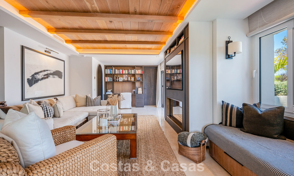 Exclusivo apartamento de lujo reformado en venta en Puente Romano, Marbella 803031
