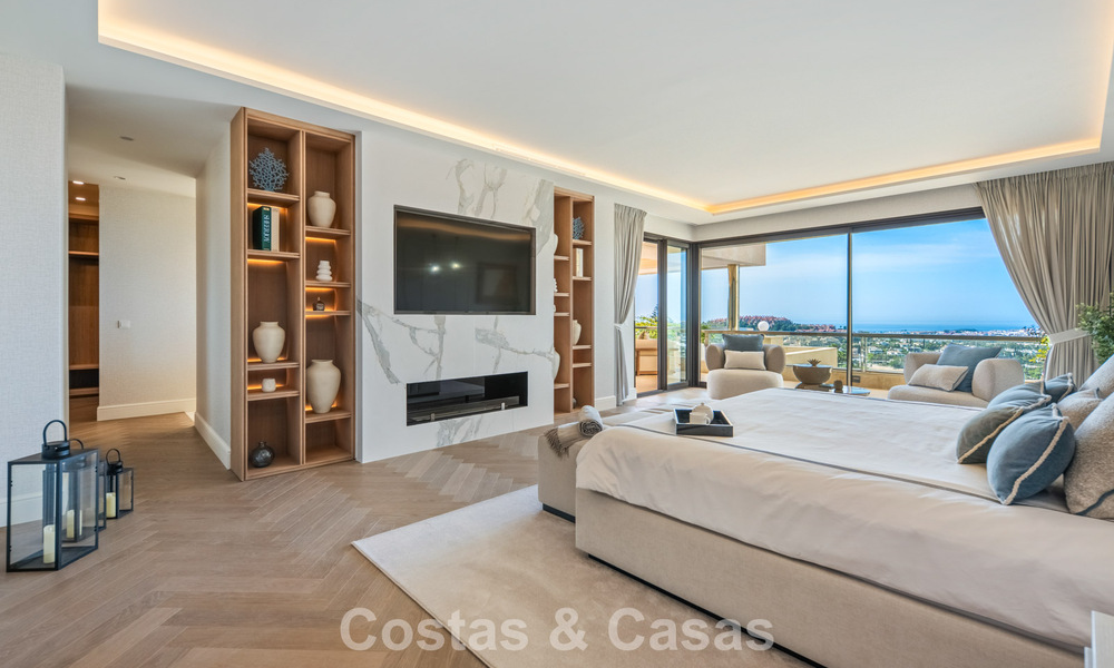 Exclusivo ático dúplex moderno con vistas panorámicas al mar en venta en Nueva Andalucía, Marbella 803035