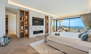 Exclusivo ático dúplex moderno con vistas panorámicas al mar en venta en Nueva Andalucía, Marbella 803035 