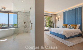 Exclusivo ático dúplex moderno con vistas panorámicas al mar en venta en Nueva Andalucía, Marbella 803054 