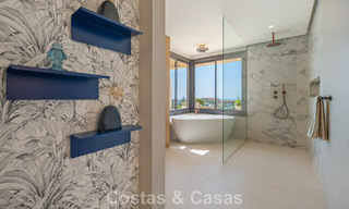 Exclusivo ático dúplex moderno con vistas panorámicas al mar en venta en Nueva Andalucía, Marbella 803055 