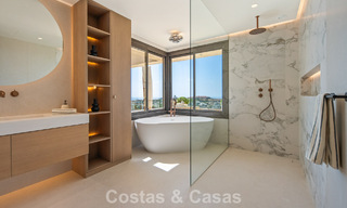 Exclusivo ático dúplex moderno con vistas panorámicas al mar en venta en Nueva Andalucía, Marbella 803056 