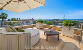 Exclusivo ático dúplex moderno con vistas panorámicas al mar en venta en Nueva Andalucía, Marbella 803058 
