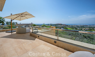 Exclusivo ático dúplex moderno con vistas panorámicas al mar en venta en Nueva Andalucía, Marbella 803061 