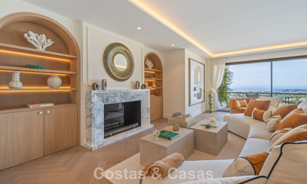 Exclusivo ático dúplex moderno con vistas panorámicas al mar en venta en Nueva Andalucía, Marbella 803063