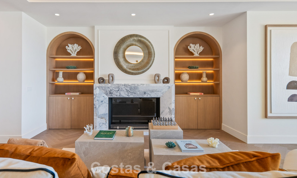 Exclusivo ático dúplex moderno con vistas panorámicas al mar en venta en Nueva Andalucía, Marbella 803064