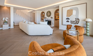 Exclusivo ático dúplex moderno con vistas panorámicas al mar en venta en Nueva Andalucía, Marbella 803067 